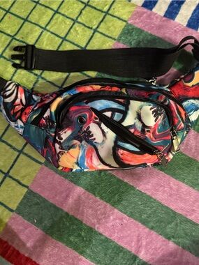 Multicolor Abstract Print Crossbody Belt Bag